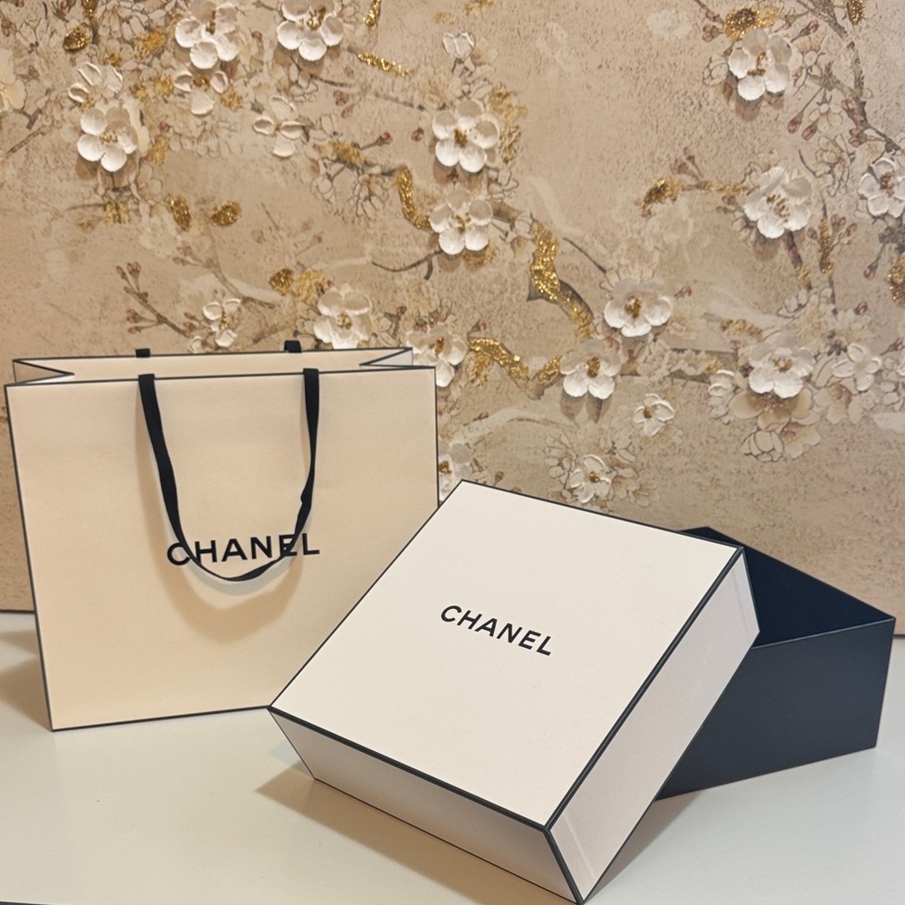 NEW✨Black Box with Shopping Bag